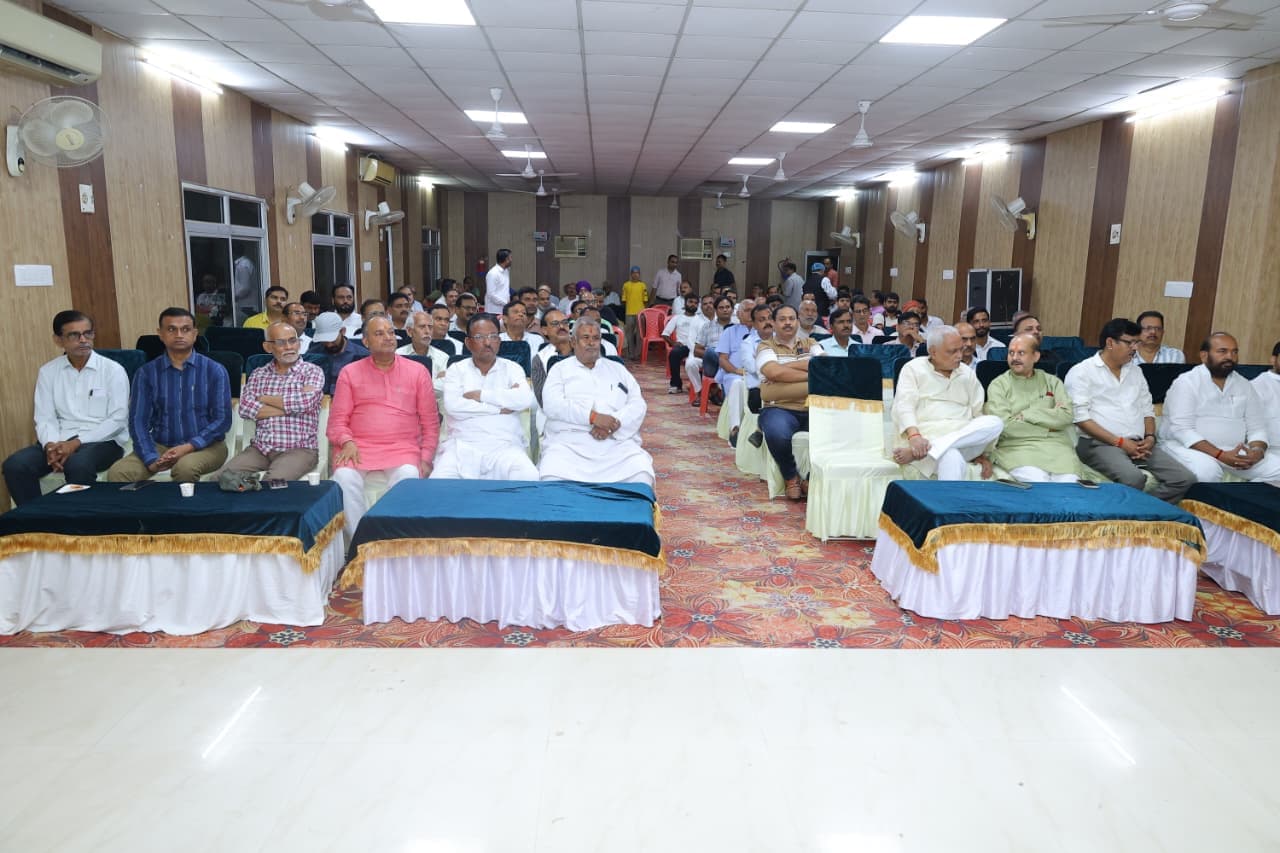Guests and participants attending the Rana Beni Madhav Bakhsh Singh Samman Samiti programme